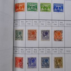Lot de timbres de Pays-Bas 1852-1997 neufs et oblitérés en 3 carnets à choix.