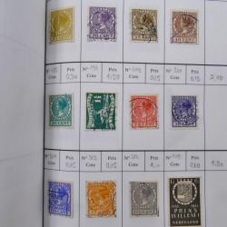 Lot de timbres de Pays-Bas 1852-1997 neufs et oblitérés en 3 carnets à choix.