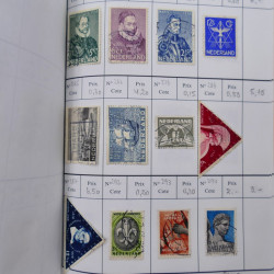 Lot de timbres de Pays-Bas 1852-1997 neufs et oblitérés en 3 carnets à choix.