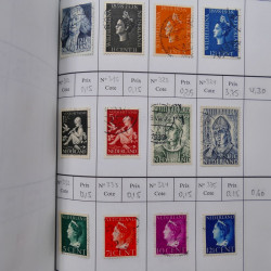 Lot de timbres de Pays-Bas 1852-1997 neufs et oblitérés en 3 carnets à choix.