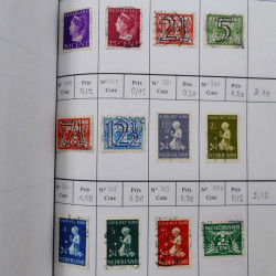 Lot de timbres de Pays-Bas 1852-1997 neufs et oblitérés en 3 carnets à choix.