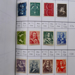 Lot de timbres de Pays-Bas 1852-1997 neufs et oblitérés en 3 carnets à choix.