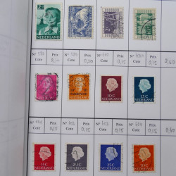Lot de timbres de Pays-Bas 1852-1997 neufs et oblitérés en 3 carnets à choix.