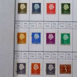 Lot de timbres de Pays-Bas 1852-1997 neufs et oblitérés en 3 carnets à choix.