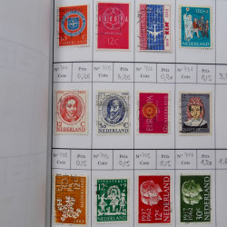 Lot de timbres de Pays-Bas 1852-1997 neufs et oblitérés en 3 carnets à choix.