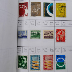 Lot de timbres de Pays-Bas 1852-1997 neufs et oblitérés en 3 carnets à choix.