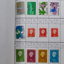 Lot de timbres de Pays-Bas 1852-1997 neufs et oblitérés en 3 carnets à choix.
