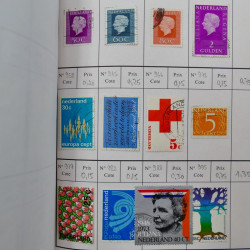 Lot de timbres de Pays-Bas 1852-1997 neufs et oblitérés en 3 carnets à choix.