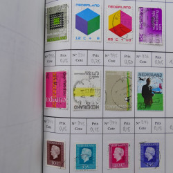 Lot de timbres de Pays-Bas 1852-1997 neufs et oblitérés en 3 carnets à choix.