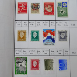 Lot de timbres de Pays-Bas 1852-1997 neufs et oblitérés en 3 carnets à choix.