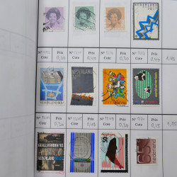 Lot de timbres de Pays-Bas 1852-1997 neufs et oblitérés en 3 carnets à choix.
