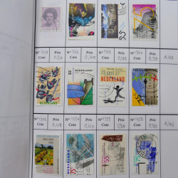Lot de timbres de Pays-Bas 1852-1997 neufs et oblitérés en 3 carnets à choix.
