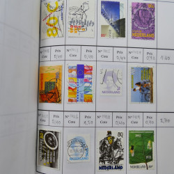 Lot de timbres de Pays-Bas 1852-1997 neufs et oblitérés en 3 carnets à choix.
