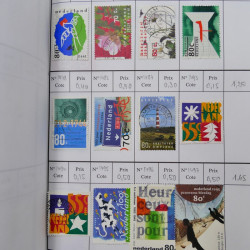 Lot de timbres de Pays-Bas 1852-1997 neufs et oblitérés en 3 carnets à choix.