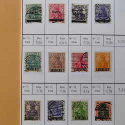 Lot de timbres de Sarre 1920-1957 neufs et oblitérés en 2 carnets à choix.