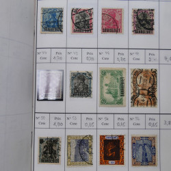 Lot de timbres de Sarre 1920-1957 neufs et oblitérés en 2 carnets à choix.