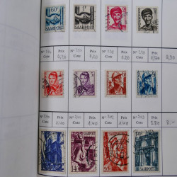 Lot de timbres de Sarre 1920-1957 neufs et oblitérés en 2 carnets à choix.