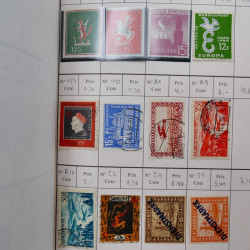 Lot de timbres de Sarre 1920-1957 neufs et oblitérés en 2 carnets à choix.
