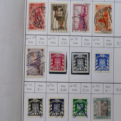 Lot de timbres de Sarre 1920-1957 neufs et oblitérés en 2 carnets à choix.