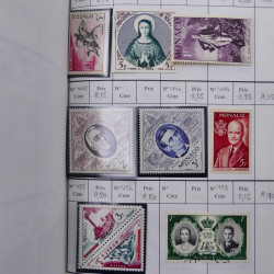 Lot de timbres de Monaco neufs et oblitérés en 3 carnets à choix.