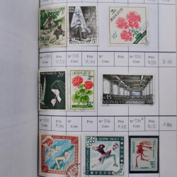 Lot de timbres de Monaco neufs et oblitérés en 3 carnets à choix.