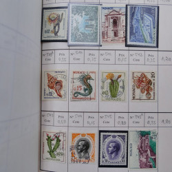 Lot de timbres de Monaco neufs et oblitérés en 3 carnets à choix.