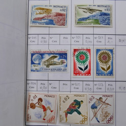 Lot de timbres de Monaco neufs et oblitérés en 3 carnets à choix.