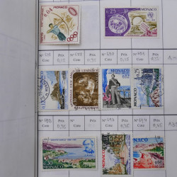 Lot de timbres de Monaco neufs et oblitérés en 3 carnets à choix.