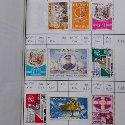 Lot de timbres de Monaco neufs et oblitérés en 3 carnets à choix.