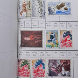 Lot de timbres de Monaco neufs et oblitérés en 3 carnets à choix.