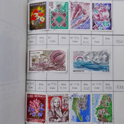 Lot de timbres de Monaco neufs et oblitérés en 3 carnets à choix.
