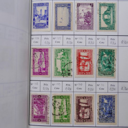 Lot de timbres d'Algérie, Maroc, Tunisie en 7 carnets à choix.