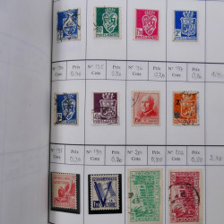 Lot de timbres d'Algérie, Maroc, Tunisie en 7 carnets à choix.