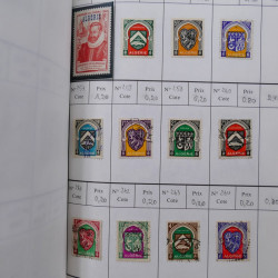 Lot de timbres d'Algérie, Maroc, Tunisie en 7 carnets à choix.