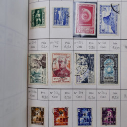 Lot de timbres d'Algérie, Maroc, Tunisie en 7 carnets à choix.