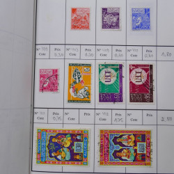 Lot de timbres d'Algérie, Maroc, Tunisie en 7 carnets à choix.