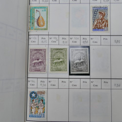 Lot de timbres d'Algérie, Maroc, Tunisie en 7 carnets à choix.