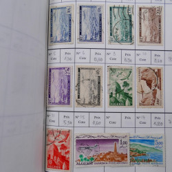Lot de timbres d'Algérie, Maroc, Tunisie en 7 carnets à choix.