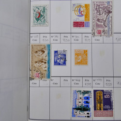 Lot de timbres d'Algérie, Maroc, Tunisie en 7 carnets à choix.