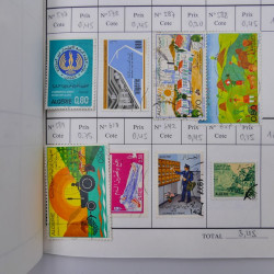 Lot de timbres d'Algérie, Maroc, Tunisie en 7 carnets à choix.