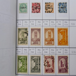 Lot de timbres d'Algérie, Maroc, Tunisie en 7 carnets à choix.