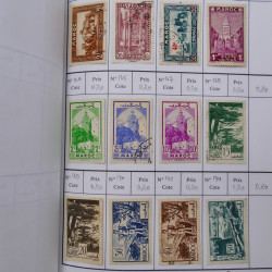 Lot de timbres d'Algérie, Maroc, Tunisie en 7 carnets à choix.