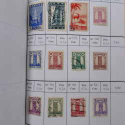 Lot de timbres d'Algérie, Maroc, Tunisie en 7 carnets à choix.