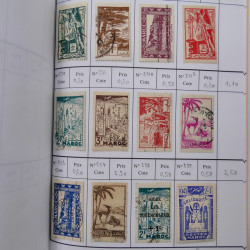 Lot de timbres d'Algérie, Maroc, Tunisie en 7 carnets à choix.
