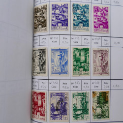 Lot de timbres d'Algérie, Maroc, Tunisie en 7 carnets à choix.