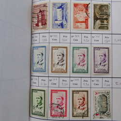 Lot de timbres d'Algérie, Maroc, Tunisie en 7 carnets à choix.