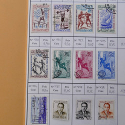 Lot de timbres d'Algérie, Maroc, Tunisie en 7 carnets à choix.