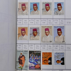 Lot de timbres d'Algérie, Maroc, Tunisie en 7 carnets à choix.
