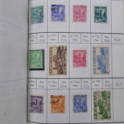 Lot de timbres d'Algérie, Maroc, Tunisie en 7 carnets à choix.