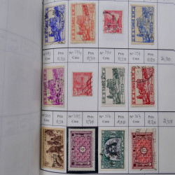 Lot de timbres d'Algérie, Maroc, Tunisie en 7 carnets à choix.